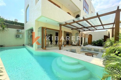 3 bedrooms Villa in Tibubeneng, Badung, Indonesia No. 12024