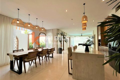3 bedrooms Villa in Tibubeneng, Badung, Indonesia No. 12024 2