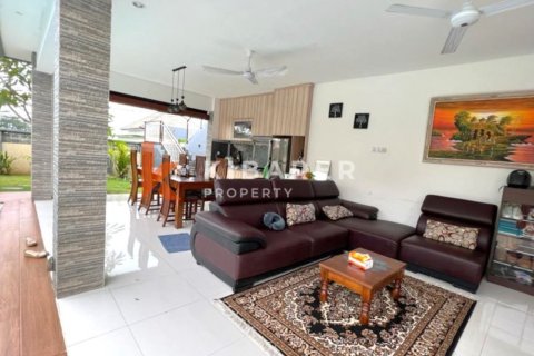 3 bedrooms Villa in Ungasan, Badung, Indonesia No. 12022 3