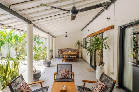 3 bedrooms Villa in Kerobokan, Badung,  No. 9305 5