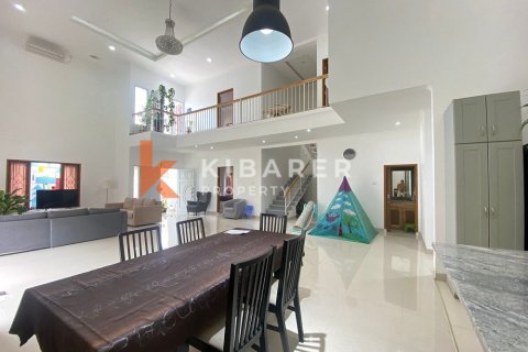 Вилла с 4 спальнями в Jimbaran, Бадунг, Индонезия № 13077 4