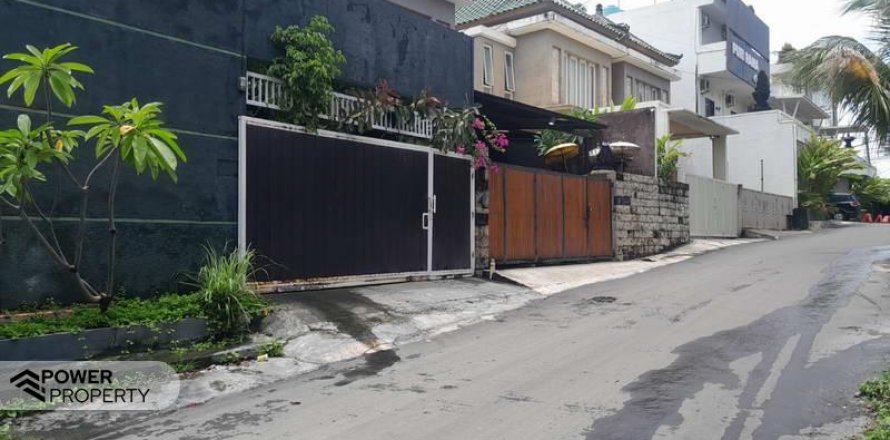3 bedrooms Villa in Denpasar,  No. 9529