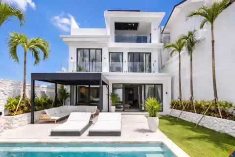 3 bedrooms Villa in Kuta, Badung, Indonesia No. 13262