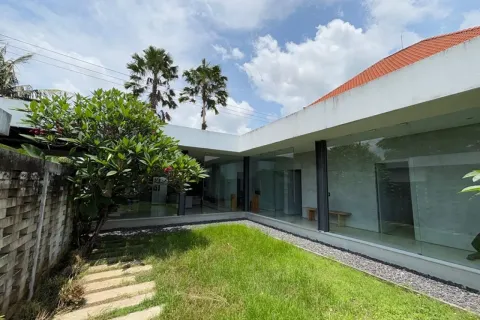 Вилла с 4 спальнями в Gianyar, Гианьяр, Индонезия № 11021 1