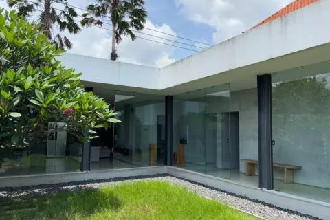 Вилла с 4 спальнями в Gianyar, Гианьяр, Индонезия № 11021 17