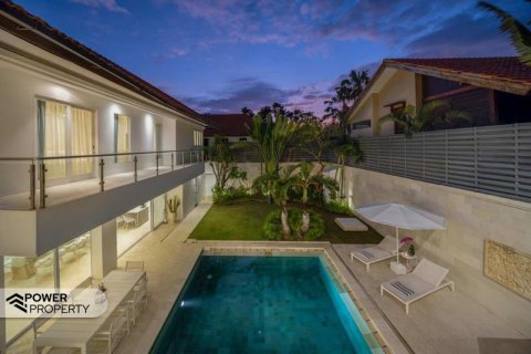 4 bedrooms Villa in Seminyak, Badung,  No. 9128 22