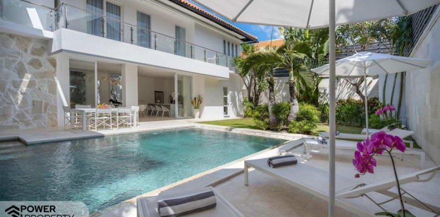 4 bedrooms Villa in Seminyak, Badung,  No. 9128