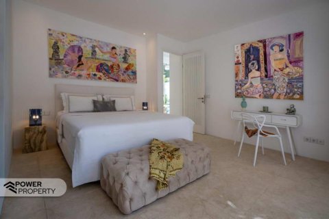 4 bedrooms Villa in Seminyak, Badung,  No. 9128 17