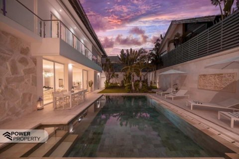 4 bedrooms Villa in Seminyak, Badung,  No. 9128 21
