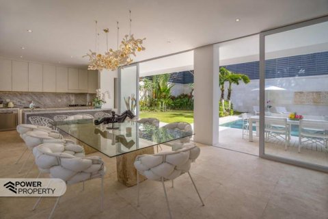 4 bedrooms Villa in Seminyak, Badung,  No. 9128 19