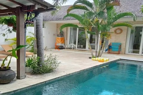 4 bedrooms Villa in Tibubeneng, Badung, Indonesia No. 12276 6