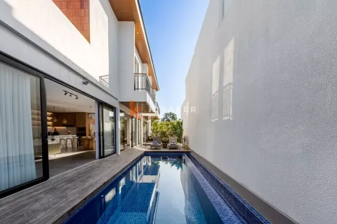3 bedrooms Villa in Canggu, Badung, Indonesia No. 12052