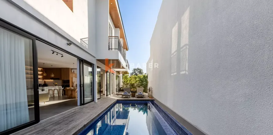 3 bedrooms Villa in Canggu, Badung, Indonesia No. 12052