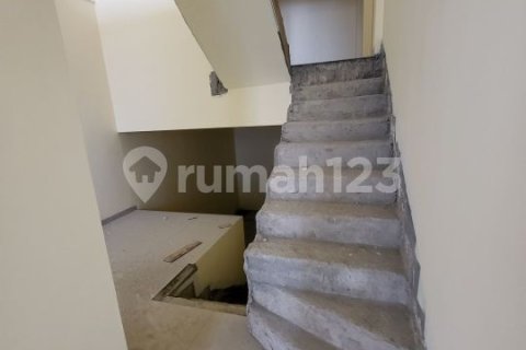 4 bedrooms House in Kebon Jeruk, Jakarta, Indonesia No. 13422 8