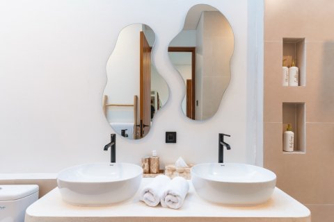 110m2 Villa in South Kuta, Badung, Indonesia No. 9737 11