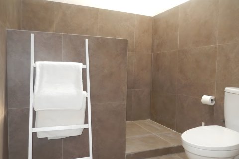 228m2 Villa in Kerobokan, Badung, Indonesia No. 9696 17