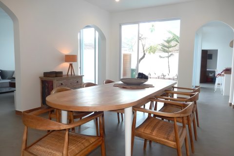228m2 Villa in Kerobokan, Badung, Indonesia No. 9696 12