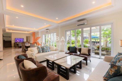 5 bedrooms Villa in South Kuta, Badung, Indonesia No. 12966 8