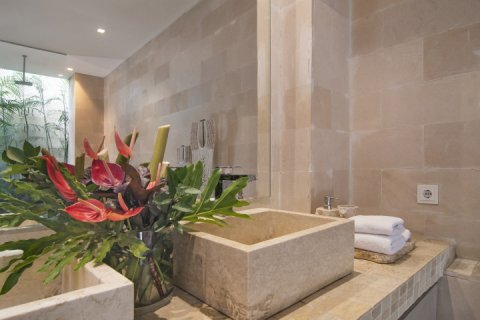 3 bedrooms Villa in Canggu, Badung, Indonesia No. 13746 16