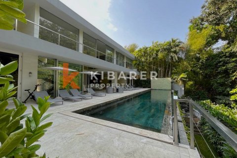 4 bedrooms Villa in Kerobokan, Badung, Indonesia No. 12239