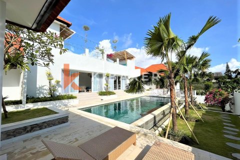 4 bedrooms Villa in Denpasar, Indonesia No. 12244 5