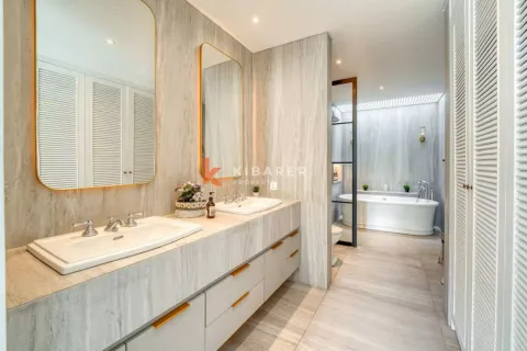 4 bedrooms Villa in Tibubeneng, Badung, Indonesia No. 12241 11