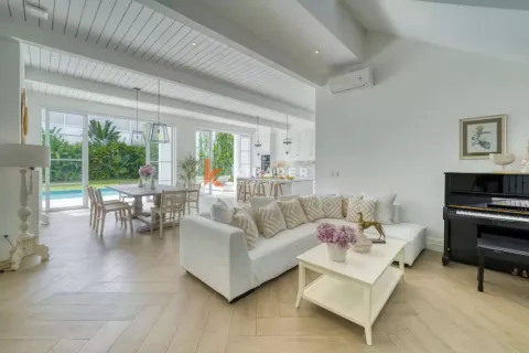 4 bedrooms Villa in Tibubeneng, Badung, Indonesia No. 12241 17
