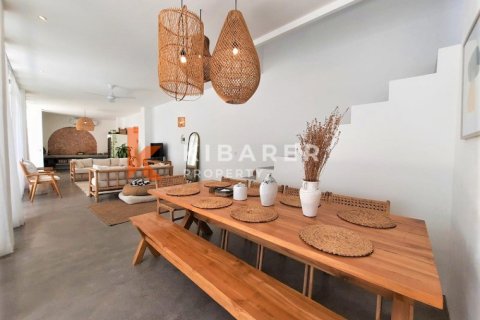3 bedrooms Villa in Tibubeneng, Badung, Indonesia No. 12737 17