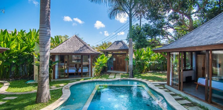 3 bedrooms Villa in Kuta, Badung, Indonesia No. 11177