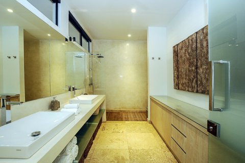 4 bedrooms Villa in Badung, Indonesia No. 11175 5