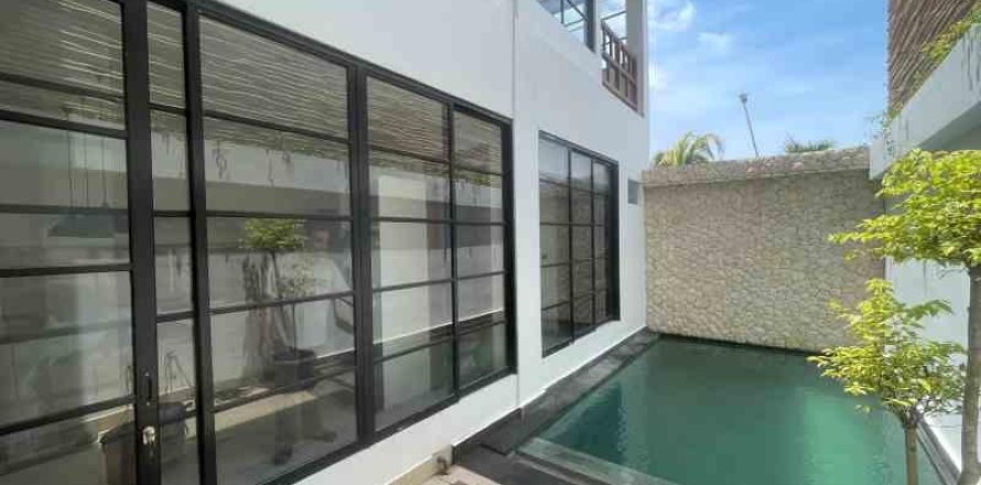2 bedrooms Villa in Seminyak, Badung,  No. 9328