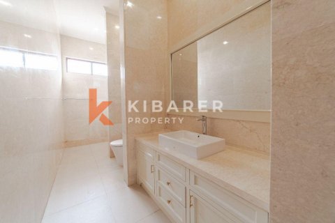 4 bedrooms Villa in Jimbaran, Badung, Indonesia No. 11811 16