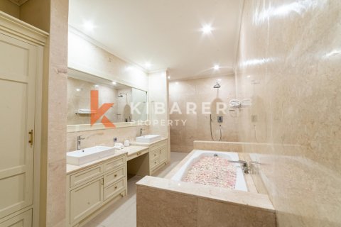 4 bedrooms Villa in Jimbaran, Badung, Indonesia No. 11811 10