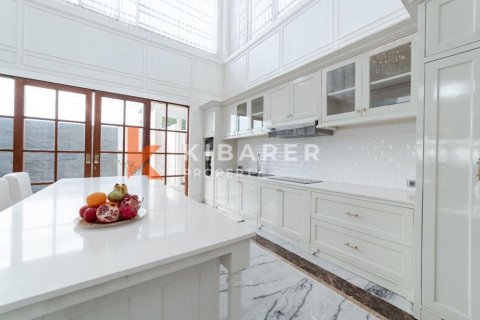 4 bedrooms Villa in Jimbaran, Badung, Indonesia No. 11811 3