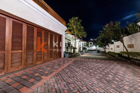 4 bedrooms Villa in Jimbaran, Badung, Indonesia No. 11811 24