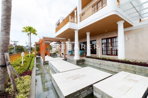 4 bedrooms Villa in Jimbaran, Badung, Indonesia No. 11811 2