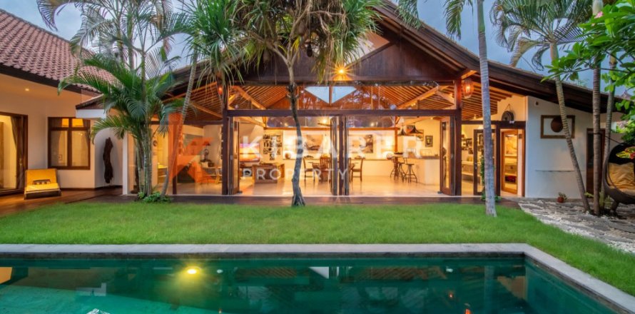 3 bedrooms Villa in Kerobokan, Badung, Indonesia No. 11812