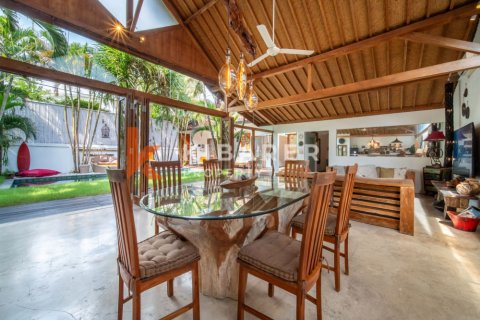 3 bedrooms Villa in Kerobokan, Badung, Indonesia No. 11812 10