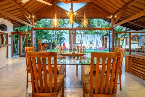 3 bedrooms Villa in Kerobokan, Badung, Indonesia No. 11812 4