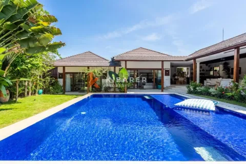 4 bedrooms Villa in Kerobokan, Badung, Indonesia No. 11835