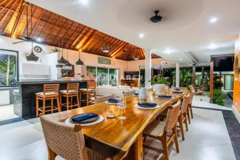4 bedrooms Villa in Kerobokan, Badung, Indonesia No. 11835 22