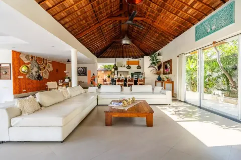 4 bedrooms Villa in Kerobokan, Badung, Indonesia No. 11835 4