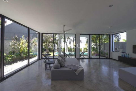 Вилла с 3 спальнями в Kerobokan, Бадунг,  № 9365 14