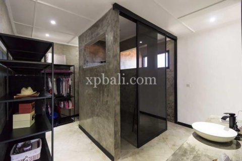 Вилла с 3 спальнями в Kerobokan, Бадунг,  № 9365 10