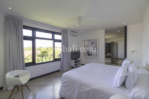 Вилла с 3 спальнями в Kerobokan, Бадунг,  № 9365 7