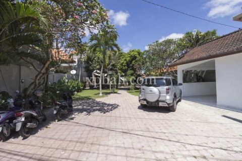 Вилла с 3 спальнями в Kerobokan, Бадунг,  № 9365 3