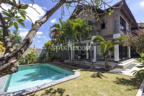 Вилла с 3 спальнями в Kerobokan, Бадунг,  № 9365 1