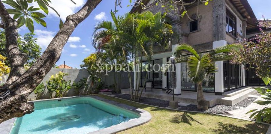 Вилла с 3 спальнями в Kerobokan, Бадунг,  № 9365