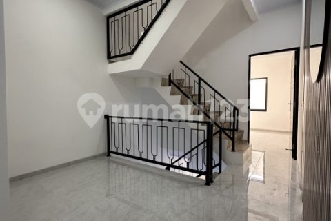 4 bedrooms House in Grogol Petamburan, Jakarta,  No. 9369 12