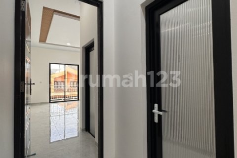 4 bedrooms House in Grogol Petamburan, Jakarta,  No. 9369 15